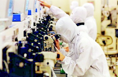 學(xué)特朗普打貿(mào)易戰(zhàn)安倍欲卡韓企脖子