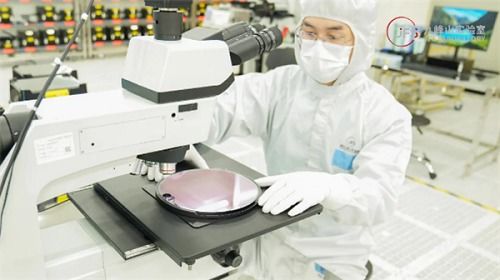 九峰山實(shí)驗(yàn)室實(shí)現(xiàn)氮化鎵材料制備新突破，推動(dòng)電子材料生產(chǎn)邁向新臺(tái)階